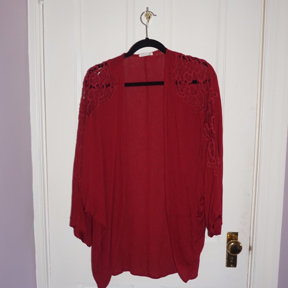 Kimono with lace detail